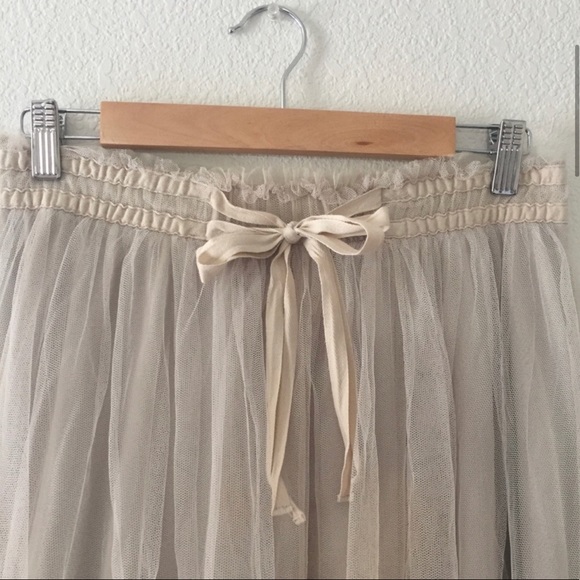 COPY - Lauren Conrad tulle midi skirt - Picture 4 of 5
